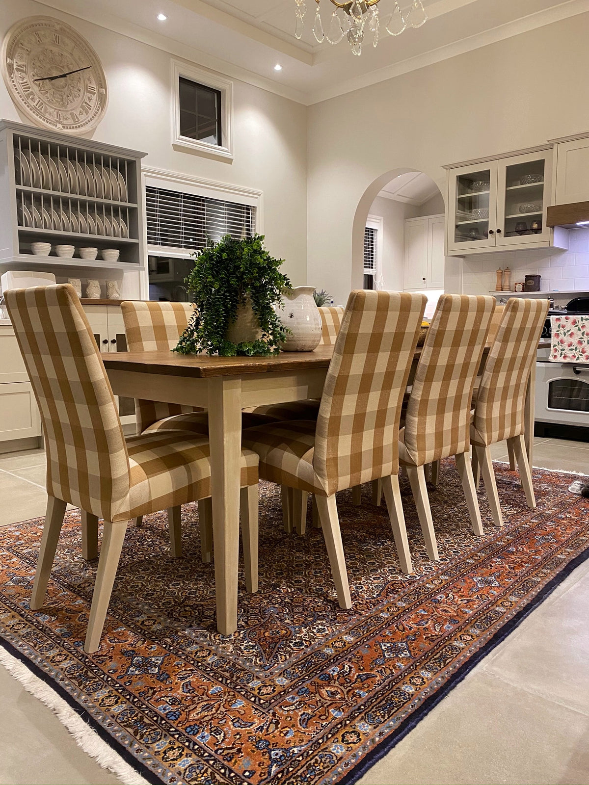 DINING TABLE & CHAIRS