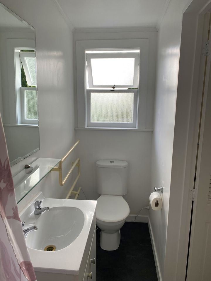 SMALL ENSUITE
